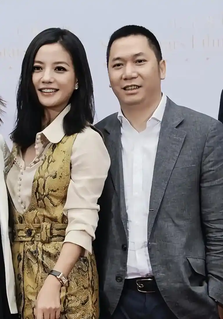 赵薇炒股赔钱_赵薇9810元限高令_赵薇资本败局复盘