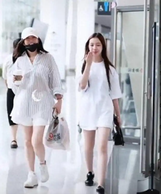 赵薇炒股赔钱_赵薇法院冻结股份 赖账躲债 商业操作_赵薇海外家族信托 赖账风波 财富转移