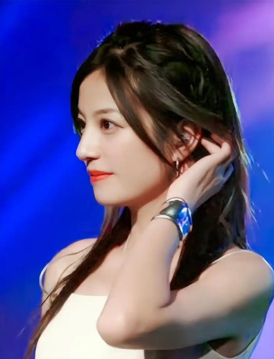 赵薇资产冻结法律纠纷_赵薇炒股赔钱_赵薇股权冻结1590万