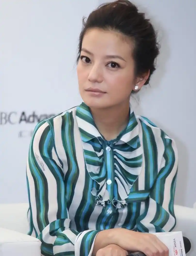 赵薇资产冻结法律纠纷_赵薇股权冻结1590万_赵薇炒股赔钱