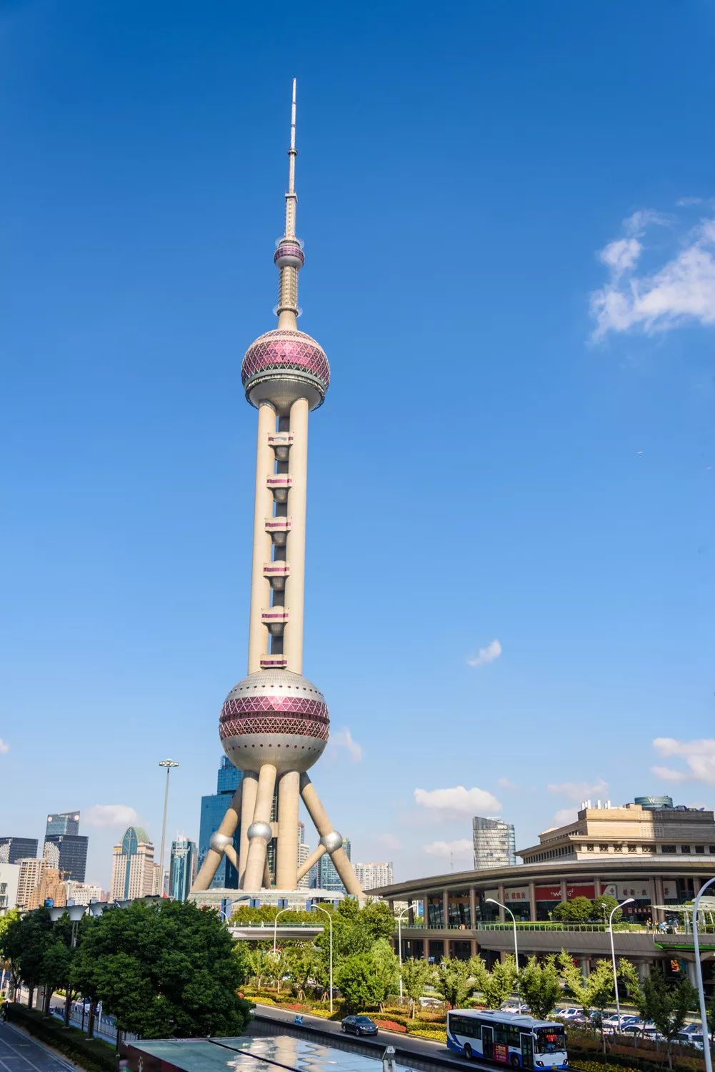 陆家嘴三剑客拍照点_上海环球金融中心观光攻略_浦东环球金融中心
